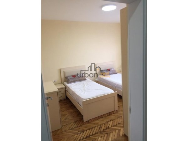Tirane, jepet me qera apartament 2+1 Kati 5, 75 m² 500 € (Restorant Durrësi)