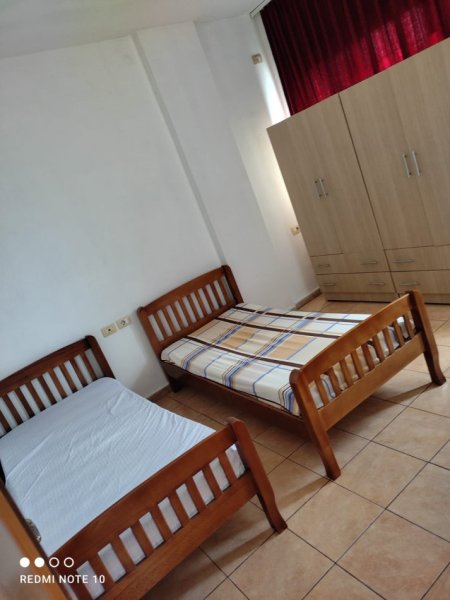 Tirane, jepet me qera apartament 2+1+Aneks+Ballkon Kati 4, 80 m² 40.000 € (5 MAJI)