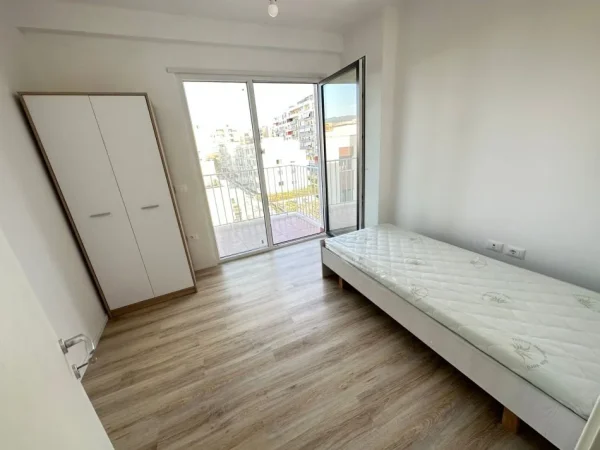 Tirane, jepet me qera apartament 2+1 Kati 5, 90 m² 450 € (astir)