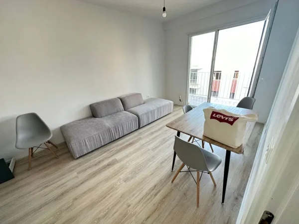 Tirane, jepet me qera apartament 2+1 Kati 5, 90 m² 450 € (astir)