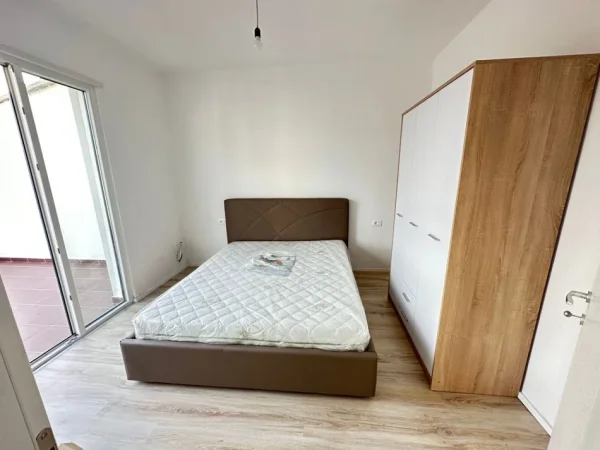 Tirane, jepet me qera apartament 2+1 Kati 5, 90 m² 450 € (astir)