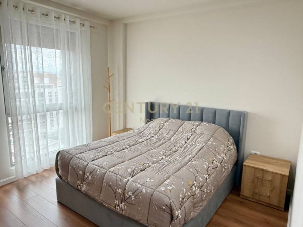 Tirane, jepet me qera apartament 1+1 , 55 m² 650 € (Selvia)