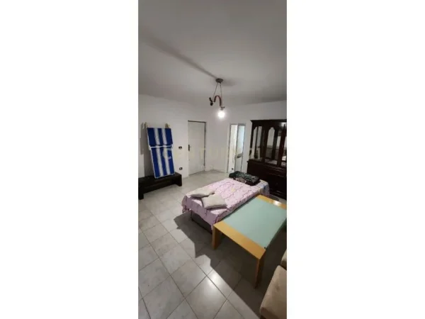 Tirane, jepet me qera apartament 1+1 Kati 0, 63 m² 600 € (Garda)