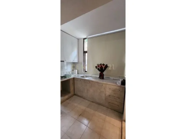 Tirane, jepet me qera apartament 1+1 Kati 0, 63 m² 600 € (Garda)