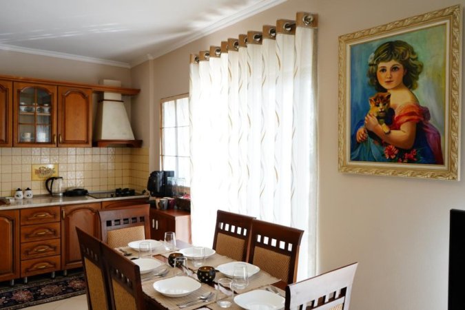Tirane, jepet me qera apartament 2+1+Ballkon Kati 5, 120 m² 710 € (Rruga Saraceve)