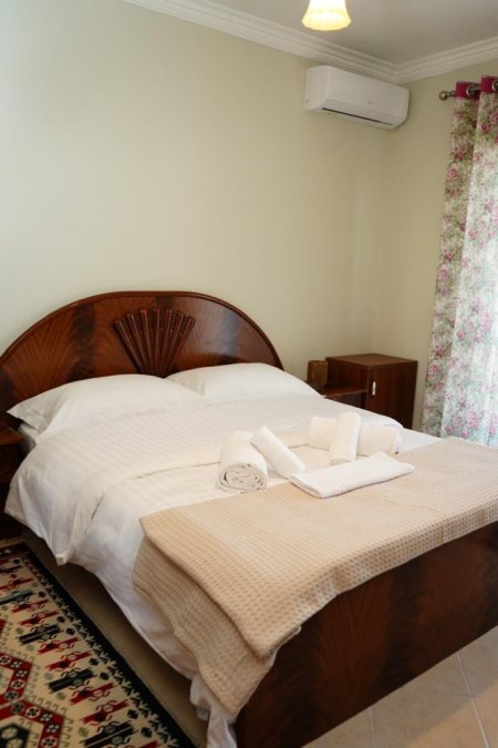 Tirane, jepet me qera apartament 2+1+Ballkon Kati 5, 120 m² 710 € (Rruga Saraceve)