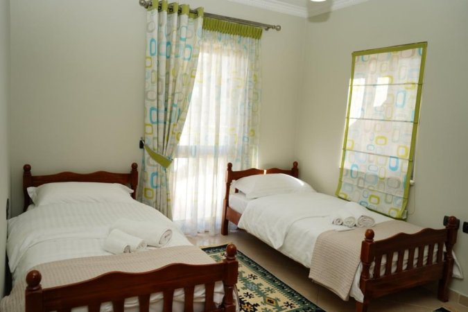 Tirane, jepet me qera apartament 2+1+Ballkon Kati 5, 120 m² 710 € (Rruga Saraceve)