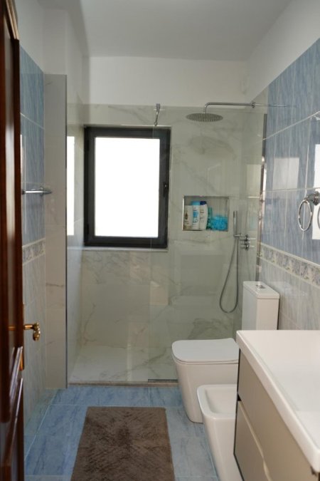 Tirane, jepet me qera apartament 2+1+Ballkon Kati 5, 120 m² 710 € (Rruga Saraceve)