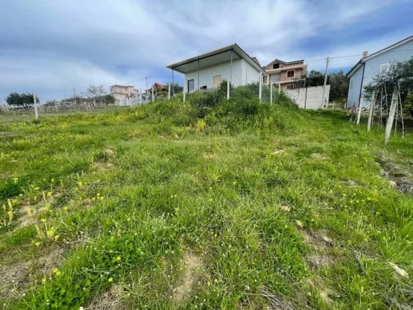 Durres, shitet toke bujqesore , 2.000 m² 120.000 € (Manez)