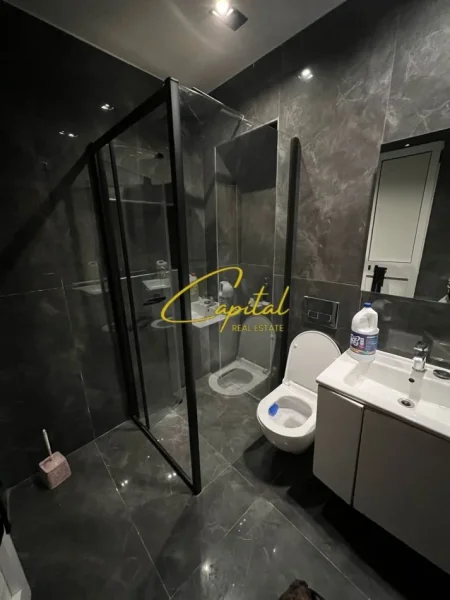 Tirane, jepet me qera ambjent biznesi Kati 0, 100 m² 1.000 € (ISH BLLOKU)