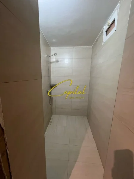 Tirane, jepet me qera ambjent biznesi Kati 0, 100 m² 1.000 € (ISH BLLOKU)