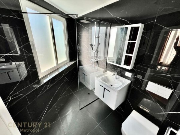 Tirane, jepet me qera Kati 9, 100 m² 1.000 € (Shkolla e Baletit)