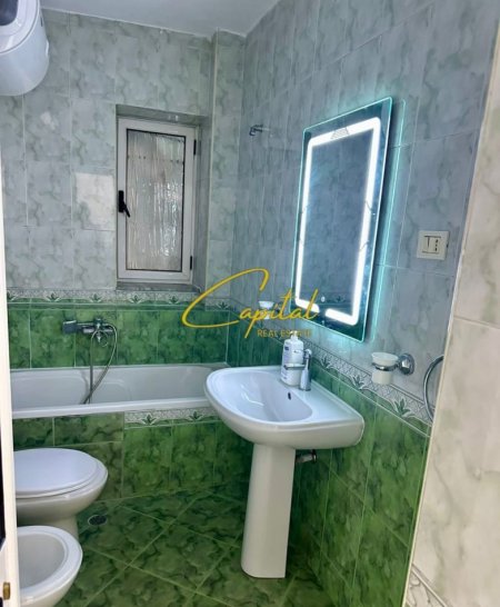 Tirane, jepet me qera apartament 2+1 Kati 4, 75 m² 550 € (ALI DEMI)