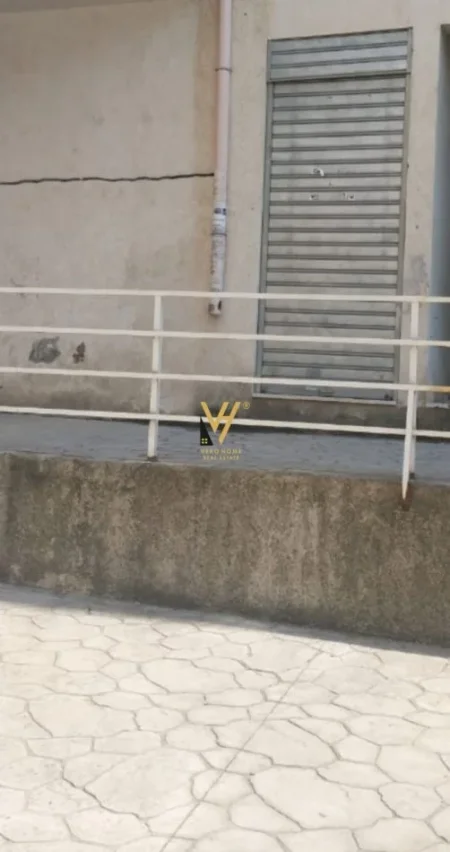 Tirane, shitet dyqan Kati 0, 36 m² 50.000 € (ISH TREGU ELEKTRIK)