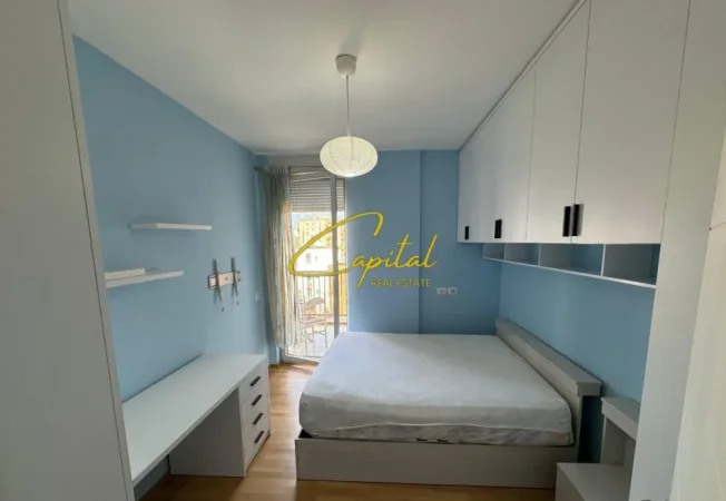 Tirane, jepet me qera apartament 2+1 Kati 5, 100 m² 800 € (21 DHJETORI)