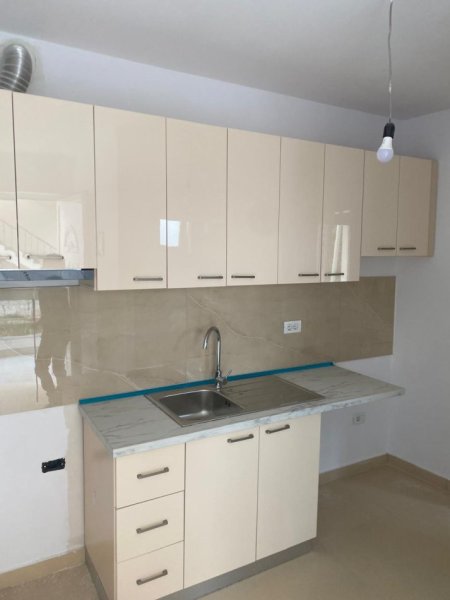 Tirane, jepet me qera shtepi 1+1 Kati 1, 55 m² 250 € ( *JEPET ME QERA HYRJE 1+1 – DON BOSKO (PAS FIORI DI BOSKO)*)