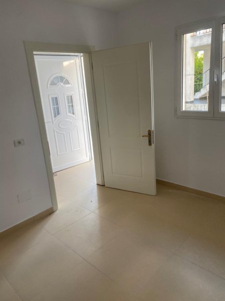 Tirane, jepet me qera shtepi 1+1 Kati 1, 55 m² 250 € ( *JEPET ME QERA HYRJE 1+1 – DON BOSKO (PAS FIORI DI BOSKO)*)