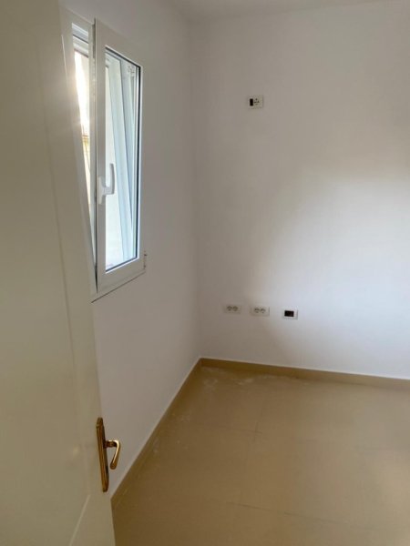 Tirane, jepet me qera shtepi 1+1 Kati 1, 55 m² 250 € ( *JEPET ME QERA HYRJE 1+1 – DON BOSKO (PAS FIORI DI BOSKO)*)
