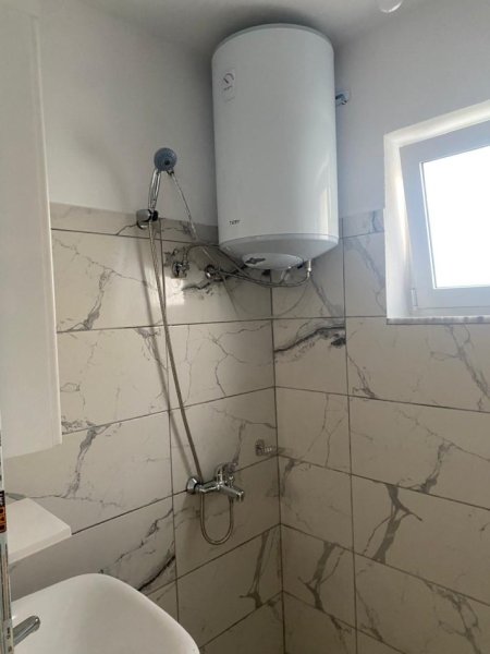 Tirane, jepet me qera shtepi 1+1 Kati 1, 55 m² 250 € ( *JEPET ME QERA HYRJE 1+1 – DON BOSKO (PAS FIORI DI BOSKO)*)