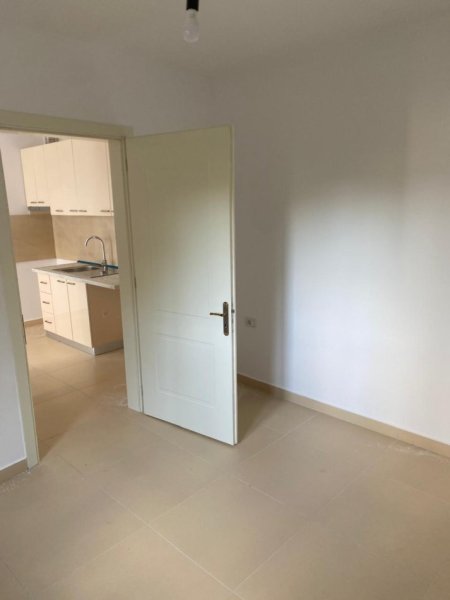 Tirane, jepet me qera shtepi 1+1 Kati 1, 55 m² 250 € ( *JEPET ME QERA HYRJE 1+1 – DON BOSKO (PAS FIORI DI BOSKO)*)