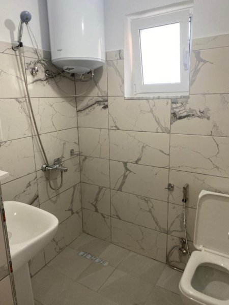 Tirane, jepet me qera shtepi 1+1 Kati 1, 55 m² 250 € ( *JEPET ME QERA HYRJE 1+1 – DON BOSKO (PAS FIORI DI BOSKO)*)