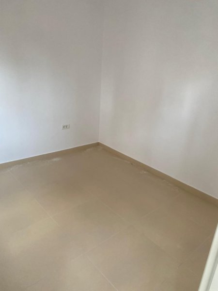 Tirane, jepet me qera shtepi 1+1 Kati 1, 55 m² 250 € ( *JEPET ME QERA HYRJE 1+1 – DON BOSKO (PAS FIORI DI BOSKO)*)