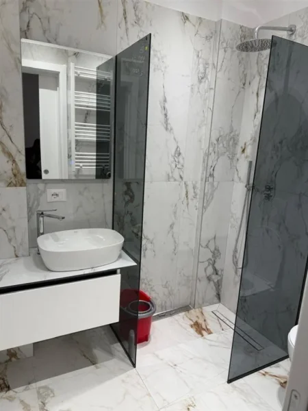 Tirane, jepet me qera apartament 1+1 Kati 9, 60 m² 65,000 leke (Kompleksi Deliorgji)