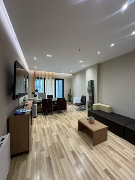 Tirane, shitet apartament 2+1+Ballkon Kati 4, 110 m² 290.000 € (Square 21 rruga e kavajes)