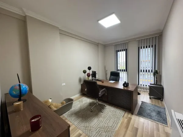 Tirane, shitet apartament 2+1+Ballkon Kati 4, 110 m² 290.000 € (Square 21 rruga e kavajes)