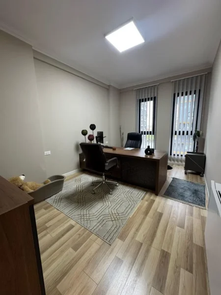 Tirane, shitet apartament 2+1+Ballkon Kati 4, 110 m² 290.000 € (Square 21 rruga e kavajes)