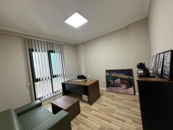 Tirane, shitet apartament 2+1+Ballkon Kati 4, 110 m² 290.000 € (Square 21 rruga e kavajes)