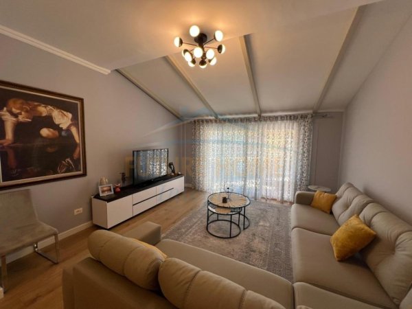Tirane, jepet me qera apartament 2+1 Kati 9, 90 m² 1.000 € (Shkolla e Baletit, Tiranë.)