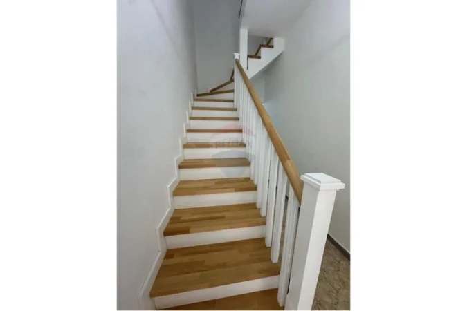 Tirane, jepet me qera Vile 2+1 Kati 2, 80 m² 1.000 € (qemal stafa)