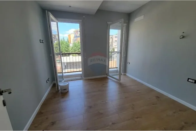 Tirane, jepet me qera apartament duplex 2+1 , 77 m² 600 € (brryli)
