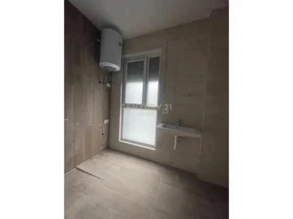 Tirane, shitet apartament 1+1 Kati 8, 92 m² 153.000 € 