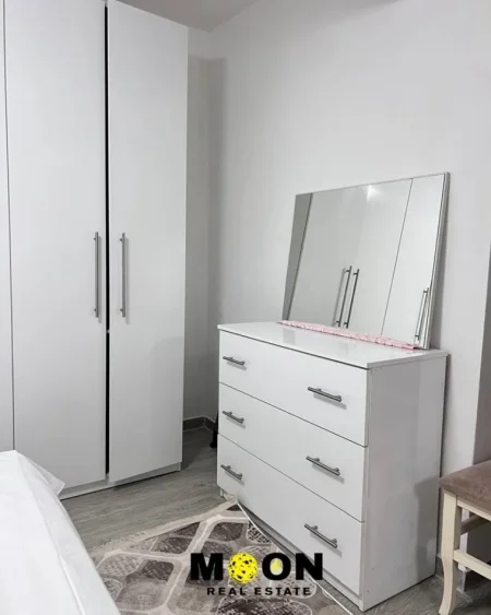 Tirane, jepet me qera apartament 2+1 Kati 1, 100 m² 600 € (blloku ambasadave)