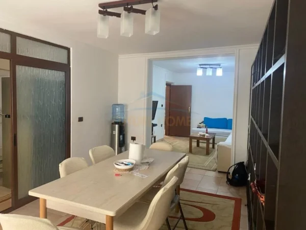 Tirane, shitet apartament Kati 2, 96 m² 260.000 € (Sheshi Willson, Tiranë.)
