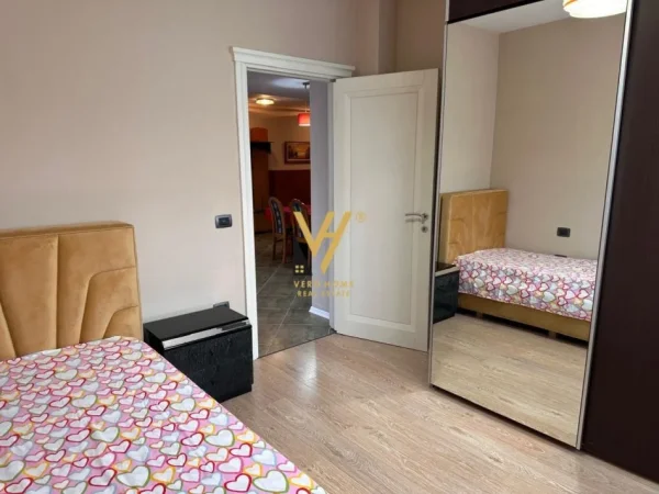 Tirane, jepet me qera apartament 2+1+Ballkon Kati 1, 82 m² 750 € (SELITE)