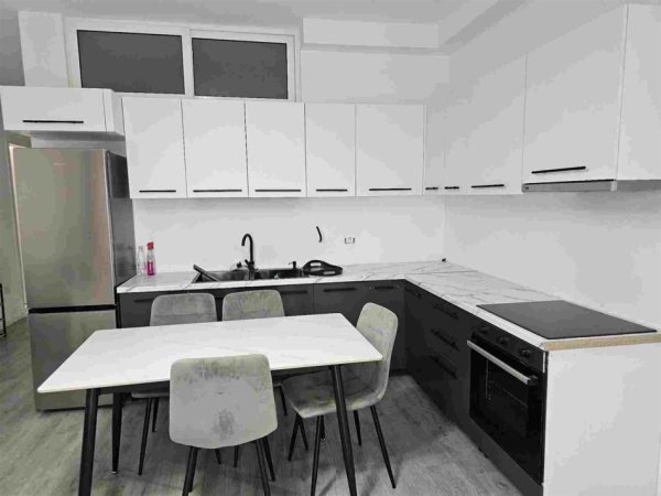 Tirane, jepet me qera apartament 2+1+Ballkon Kati 3, 78 m² 650 € (RRUGA 5 MAJI)