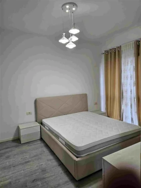 Tirane, jepet me qera apartament 2+1+Ballkon Kati 3, 78 m² 650 € (RRUGA 5 MAJI)