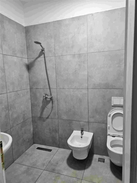 Tirane, jepet me qera apartament 2+1+Ballkon Kati 3, 78 m² 650 € (RRUGA 5 MAJI)