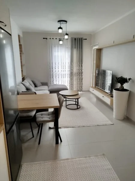 Tirane, jepet me qera apartament 1+1 Kati 7, 56 m² 450 € (Univers City, prane QTU)