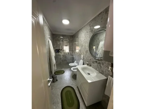 Tirane, shitet Vile 3 Katshe Kati 3, 214 m² 320.000 € 