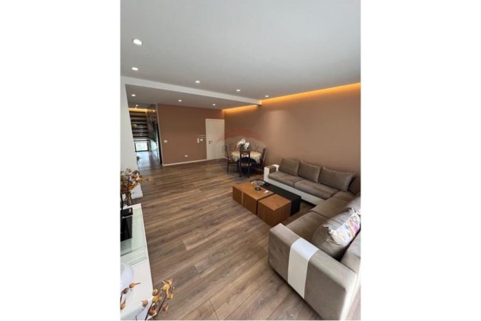 Tirane, shitet apartament 2+1+Ballkon Kati 2, 135 m² 210.000 € (Rruga e Elbasanit)