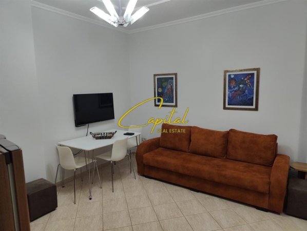 Tirane, jepet me qera apartament 1+1 Kati 1, 50 m² 400 € (21 DHJETORI)
