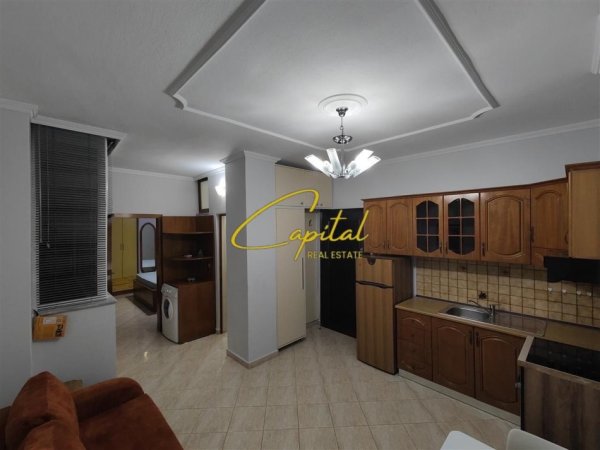 Tirane, jepet me qera apartament 1+1 Kati 1, 50 m² 400 € (21 DHJETORI)