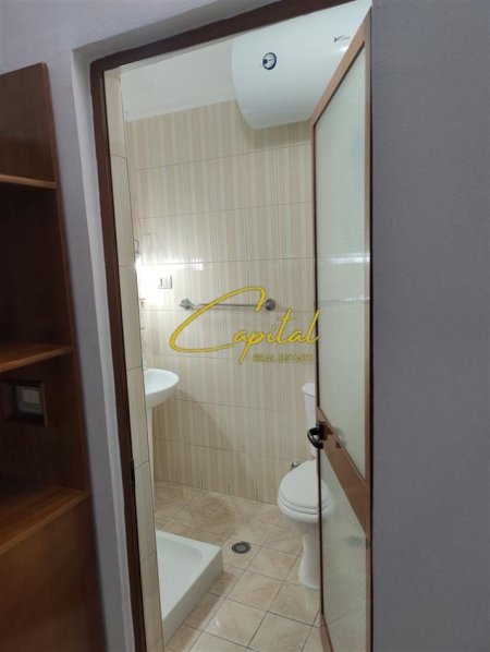 Tirane, jepet me qera apartament 1+1 Kati 1, 50 m² 400 € (21 DHJETORI)