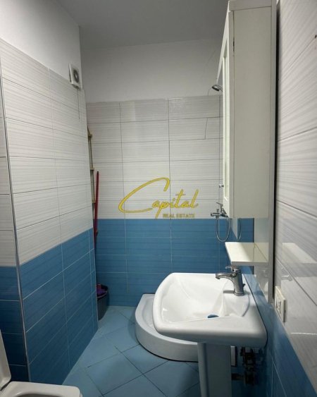 Tirane, jepet me qera apartament 1+1 Kati 1, 17 m² 400 € (FRESKU)