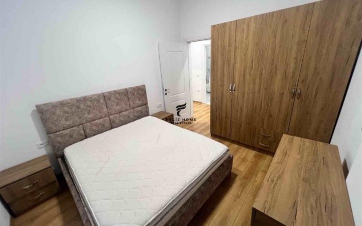 Tirane, jepet me qera apartament 2+1+Ballkon Kati 2, 90 m² 350 € (KAMEZ)