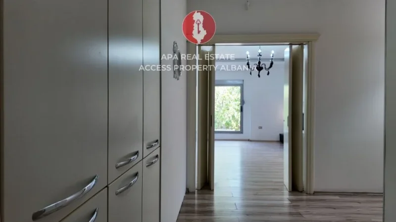 Tirane, jepet me qera ambjent biznesi Kati 1, 120 m² 650 € (Rruga Xhanfize Keko - Xhamlliku)